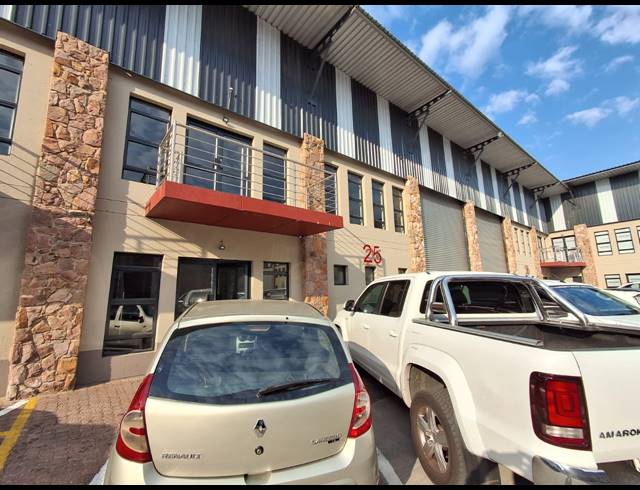 350M² WAREHOUSE TO LET IN CLEVELAND